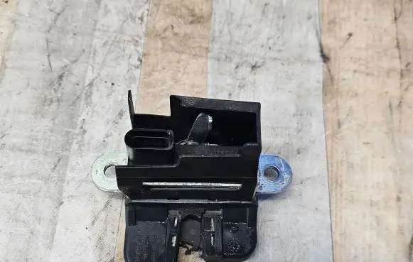 Volkswagen Touran I Tailgate/trunk/boot lock/catch/latch 1T0827505F