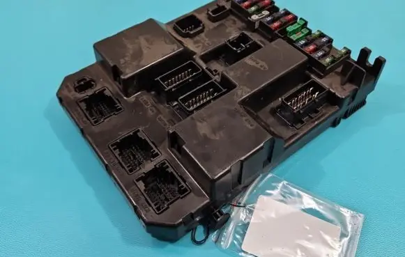 Peugeot 307 Central body control module 9651196980A IMPRK1393455