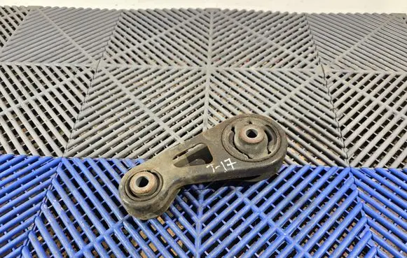 Toyota Prius (XW20) Engine mount bracket