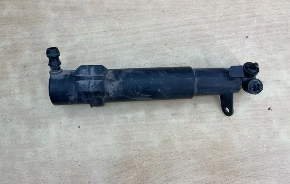 Mercedes-Benz E W211 Headlight washer spray nozzle 2118600647