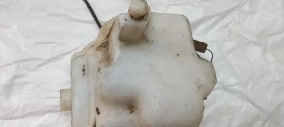 Windshield washer fluid reservoir/tank