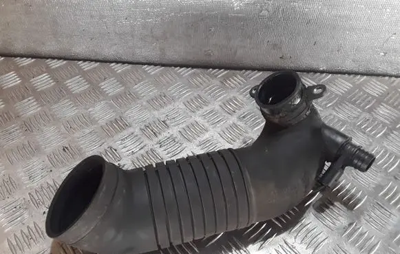 Audi A4 S4 B6 8E 8H Turbo air intake inlet pipe/hose 8E0129615