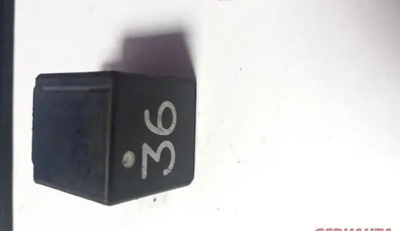 Volkswagen PASSAT B5 Other relay 3A0951307