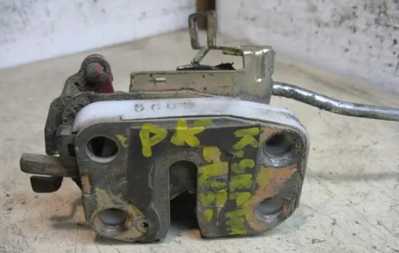 KIA Sportage Front door lock