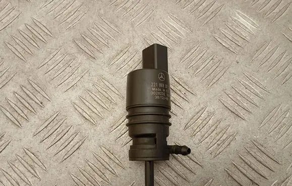 Mercedes-Benz CLS C218 X218 Windscreen/windshield washer pump 2218690121