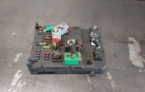 Citroen C3 Comfort/convenience module 9649811580 S118085100H