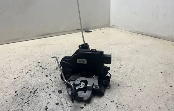 Audi A4 S4 B6 8E 8H Front door lock 8E1837016C