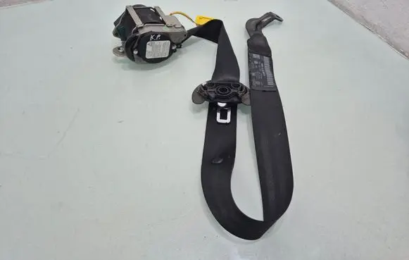 Volkswagen Golf Plus Front seatbelt 5M1857705