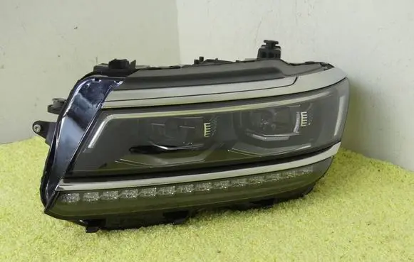 Volkswagen Tiguan Headlight/headlamp 5NB941081A