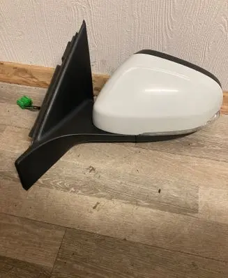 Volvo V70 Front door electric wing mirror 31298831