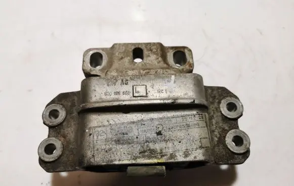 Volkswagen PASSAT B7 Engine mount bracket 1K0199555