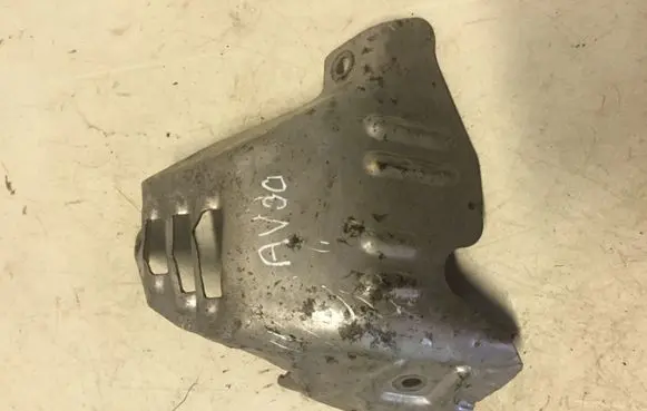 Toyota Avensis T220 Exhaust heat shield