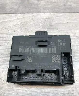 Volkswagen PASSAT B8 Door control unit/module 5Q0959593D 5Q0959593B P10121912