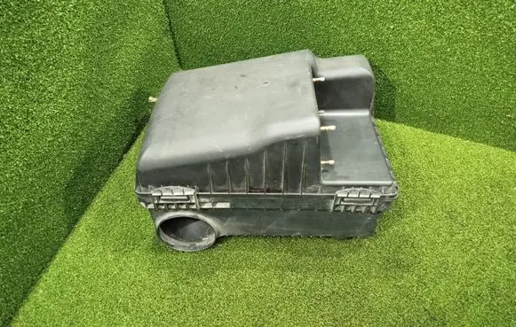 Mitsubishi Pajero Air filter box MR404723