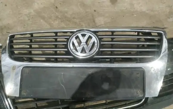 Volkswagen PASSAT B6 Front grill 