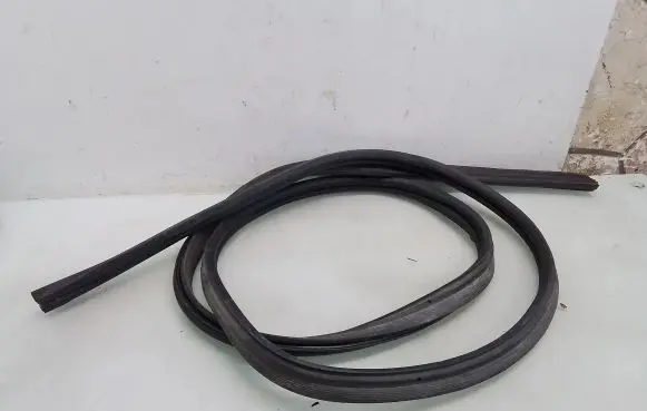 Mitsubishi Colt Trunk rubber seal (body) 