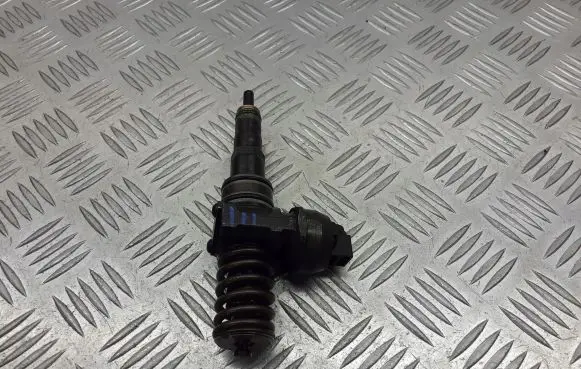 Skoda Octavia Mk2 (1Z) Fuel injector 038130073AG
