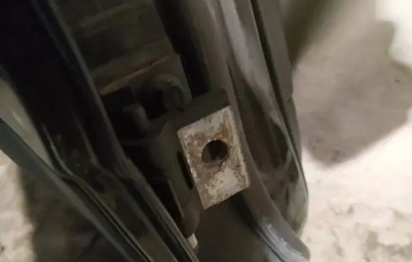 Volvo XC90 Rear door lower hinge