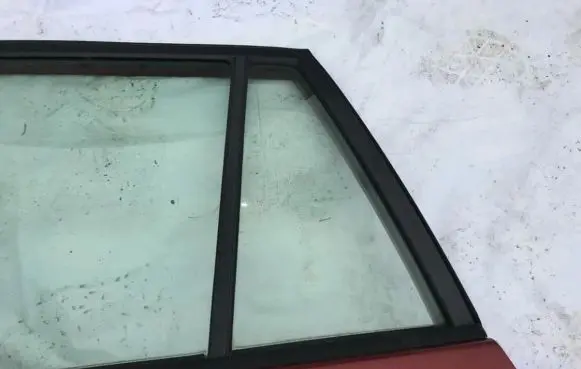 Toyota RAV 4 (XA20) Rear vent window glass 