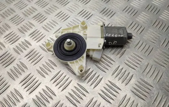Mercedes-Benz Vito Viano W447 Front door window regulator motor A4479063600
