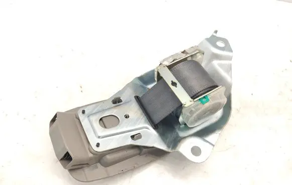 Middle seatbelt (rear)