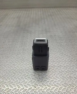 Opel Astra L USB socket connector 98313506VV