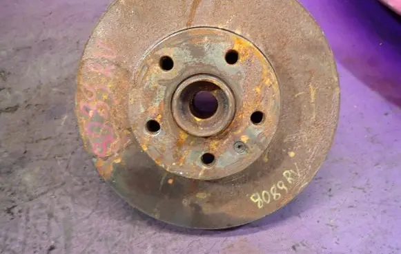 Front wheel hub spindle knuckle