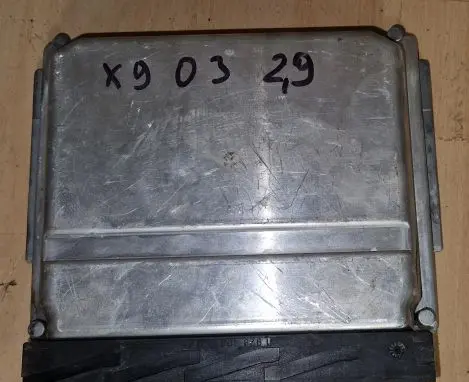 Volvo XC90 Engine control unit/module 08675761