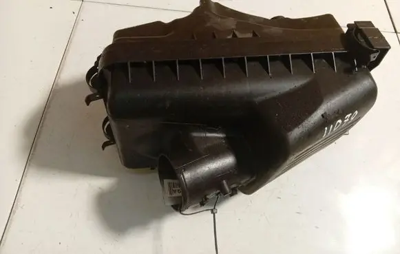 Toyota Avensis T250 Air filter box 