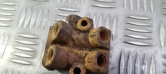 Mazda 626 Air suspension compressor 