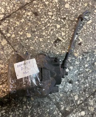 Skoda Octavia Mk2 (1Z) Front brake caliper