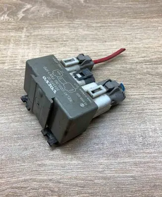 Volvo S40, V40 Coolant fan relay 80899900 899995000 WITHPLUG