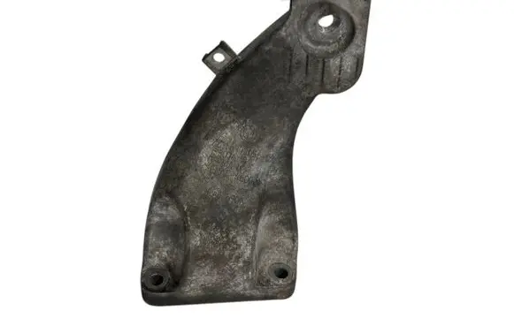 BMW 5 E60 E61 Engine mounting bracket 6777056 22116777056