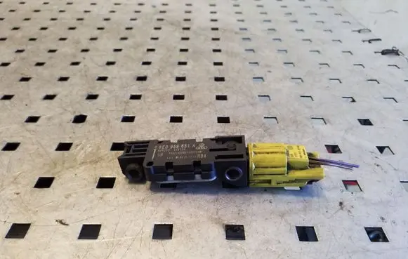Audi A3 S3 8P Airbag deployment crash/impact sensor 8E0959651A