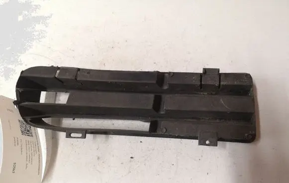 Volkswagen Golf IV Front bumper lower grill 1J0853665B