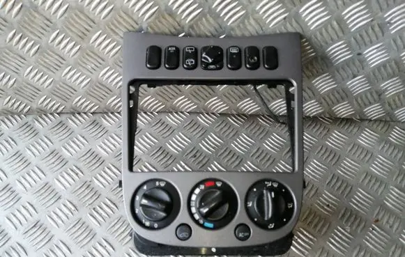 Mercedes-Benz A W168 Climate control unit 1688302285 1688203610 1686802136