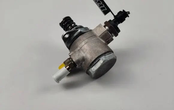 Volkswagen Polo V 6R Fuel injection high pressure pump 03C127026D