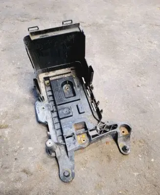 Volkswagen Golf V Battery tray 1K0915333C 1K0915333