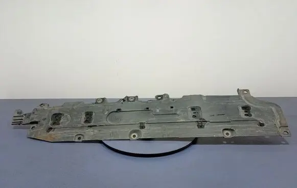 Volvo XC60 Front underbody cover/under tray 32260495