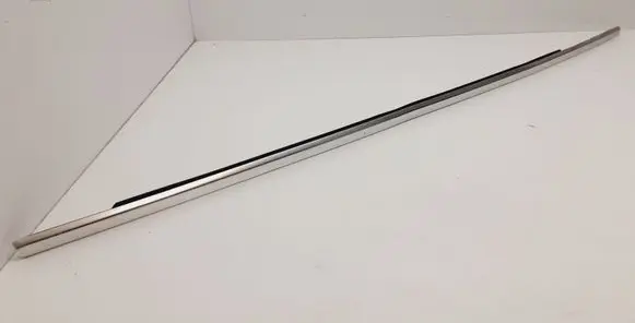 Volvo XC60 Front door glass trim molding 31297679