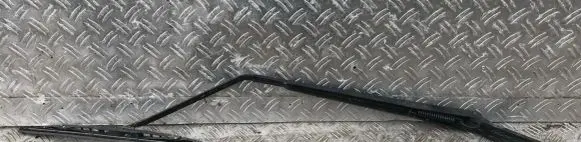 Toyota Avensis Verso Front wiper blade arm