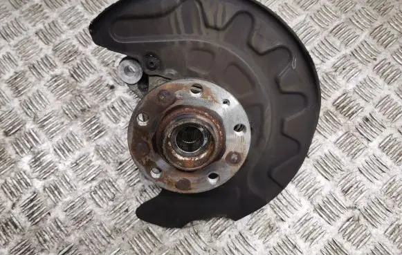 Front wheel hub