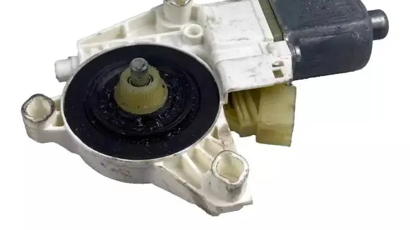 Mercedes-Benz C W204 Front door window regulator motor A2048200142
