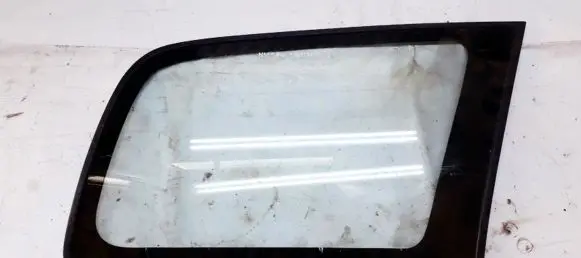 Nissan Sunny Rear side window