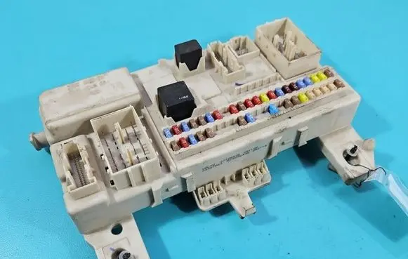 Volvo S40 Central body control module 30728906 IMPRK1549938