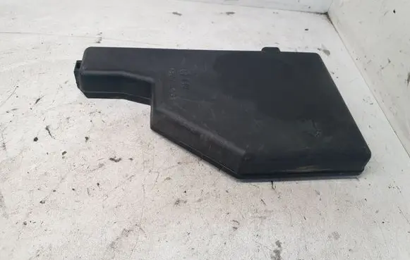 Toyota Prius (XW20) Fuse box cover 8644YA1