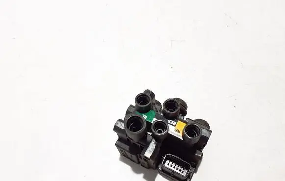 Land Rover Range Rover L405 Air suspension control unit module (rear) JPLA5B710AA