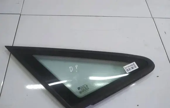 Opel Zafira A Front triangle window/glass AS2
