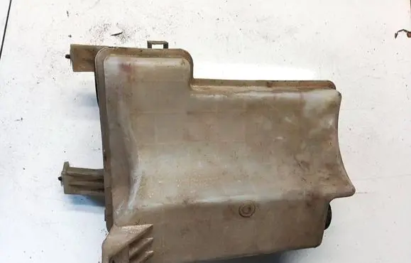 KIA Sorento Windshield washer fluid reservoir/tank 986103E100 986103E200
