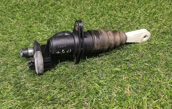 Volkswagen PASSAT B5.5 Clutch master cylinder 8E2721401D